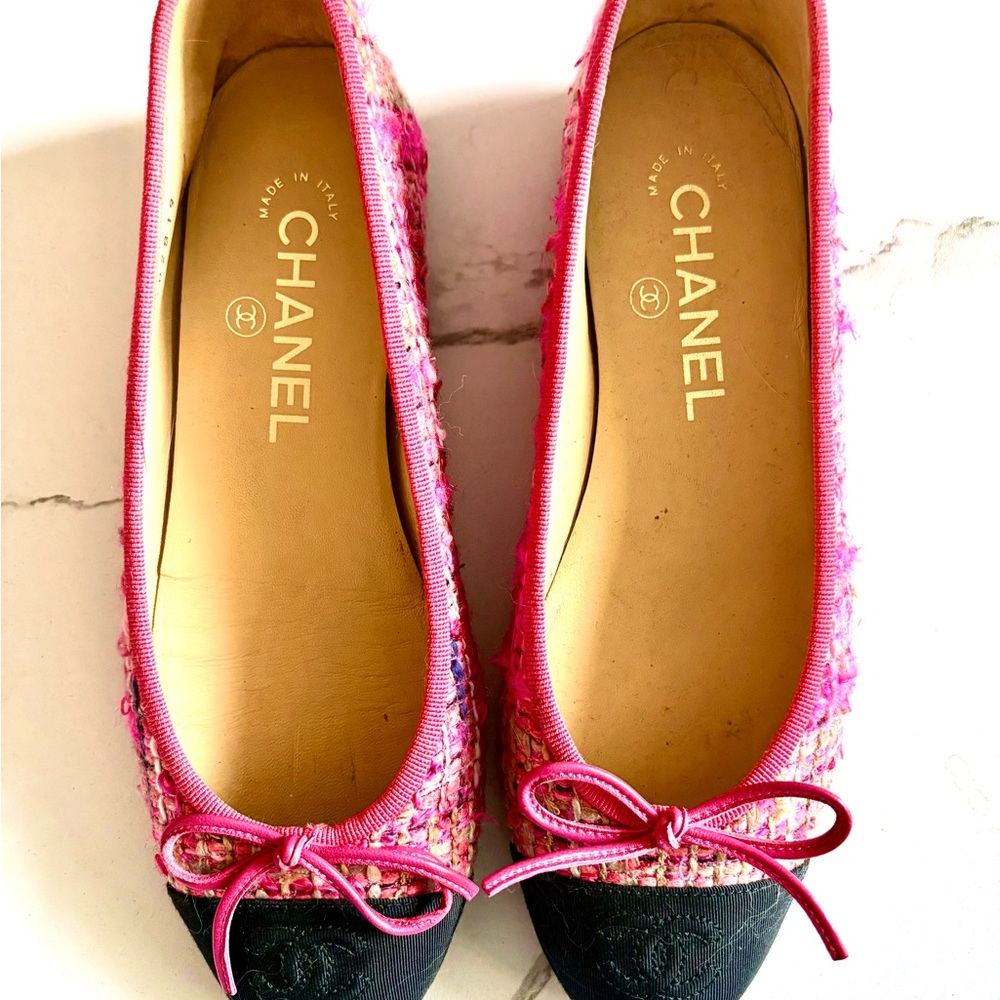 CHANEL Pink and Black Tweed Ballet Flats